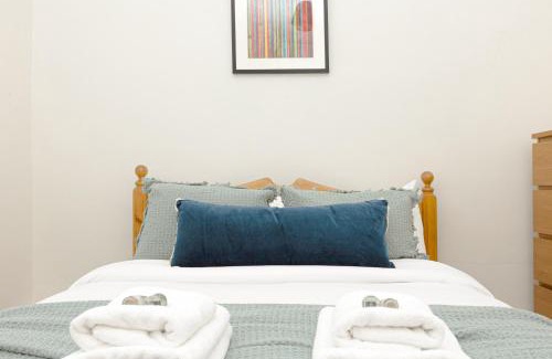 Chelsea Riverside Apartment | Sunny 1BR Gem in Chelsea Harbour & Coleridge Gardens