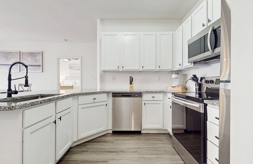 Goose Creek Condo | Sunny 2BR Pool View in Pet Friendly Resort w/Pool Access