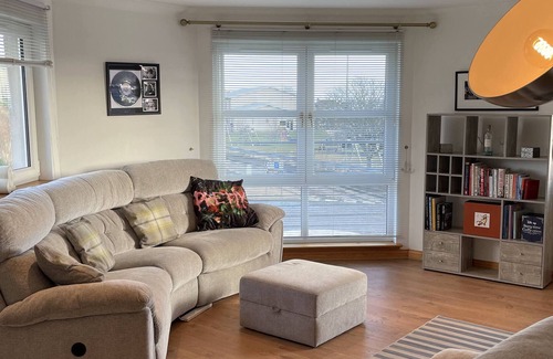 Stonehaven Apartment | Sunny 3 Bed 1st Floor Apartment - very close to Beach and Town