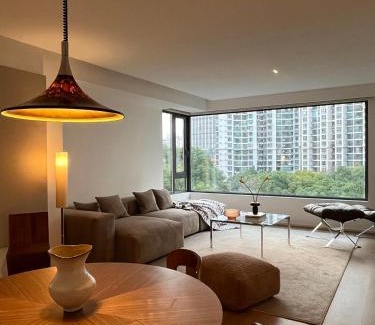 Jing'an Apartment | Sunny Abode 中远A 2Bedroom river view near Suzhou River