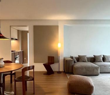 Jing'an Apartment | Sunny Abode 中远A 2Bedroom river view near Suzhou River