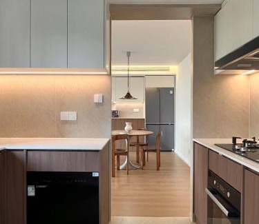 Jing'an Apartment | Sunny Abode 中远A 2Bedroom river view near Suzhou River