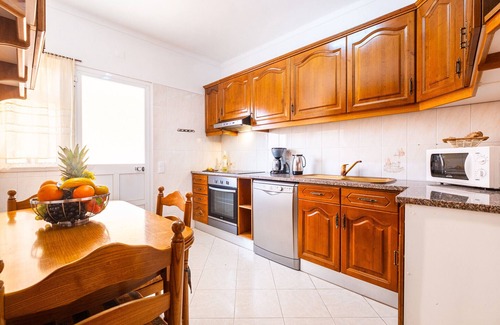 Vale de Parra Villa | Sunny Algarve Villa Near Beaches & Golf