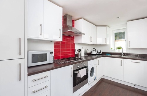 Maidstone House | Sunny and spacious 3-bedroom house in Maidstone, ideal for a relaxing, comfortable stay.