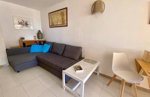 Tazacorte House | Sunny apartment directly on the Atlantic, the beach is right outside the door!