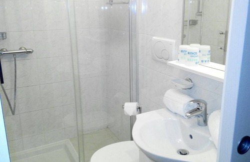 Caldaro Sulla Strada del Vino Apartment | Sunny apartment in an ideal location to Lake Kaltern, historic village