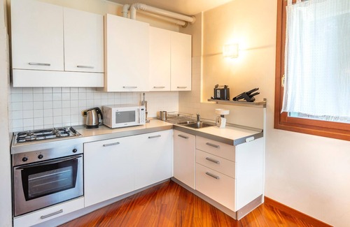 Molina Apartment | Sunny Apartment With Lovely Canal View