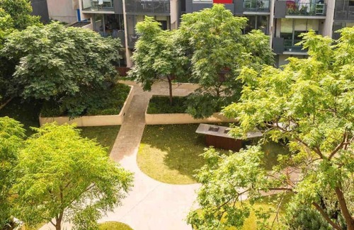 Carlton Apartment | Sunny Balcony Over a Calm Private Garden