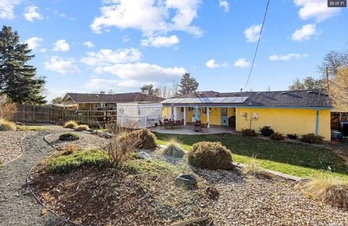 Scenic Heights Apartment | Sunny Beach House of Olde Town Arvada