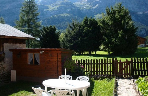 Pralognan-la-Vanoise Ski Chalet | Sunny Chalet with Garden, Sleeps 6, Close to Shops & Skiing