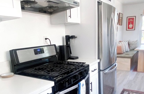 Los Angeles House | Sunny + Cozy 2BR Home with a Pool Near DTLA + Pasadena