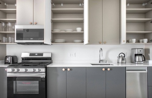 Palms Apartment | Sunny Culver City Studio w/Courtyard & Gym, close to 405, by Blueground