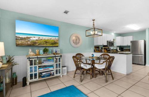 Seagrove Beach House | Sunny Daze at Beachwood Villas - Walk to Beach Outdoor Pools & More
