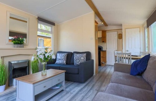 Liverton Cabin | Sunny Deer's Retreat lodge Devon - Finlake Resort