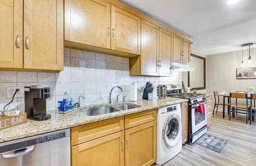 Old Fourth Ward Condo | Sunny Escape with 2BR Condo with Pool Access