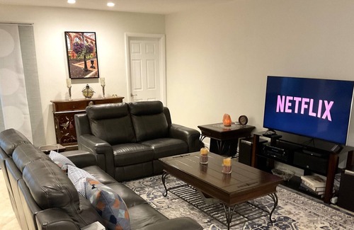 Boulevard Heights Villa | SUNNY FLORIDA VILLA. 20 minutes from beach, heated pool!