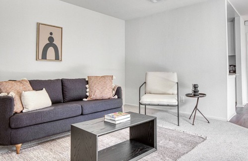 Los Feliz Apartment | Sunny Glendale 1BR w/ Gym, Pool & W/D, near Americana Mall, by Blueground