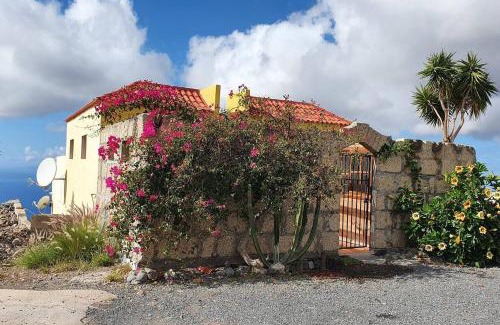 Guia de Isora House | Sunny Island Retreat in Tejina de Isora