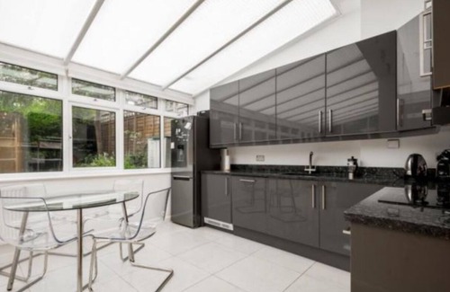 Bayswater Apartment | SUNNY LARGE GARDEN FLAT on KILDARE GARDENS near Paddington station