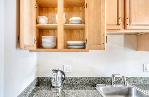 Mountain View Apartment | Sunny Mountain View 2BR w/Pool, Gym, BBQ, 5 min to Target, by Blueground