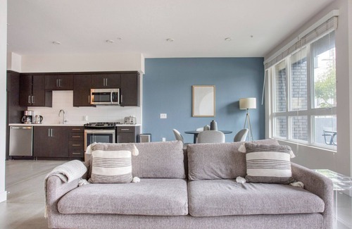 NoHo Arts District Apartment | Sunny North Hollywood 2BR w/Pool & Gym, nr Bars & Movies, by Blueground