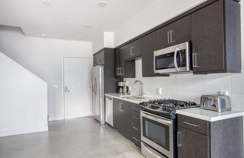 NoHo Arts District Apartment | Sunny North Hollywood 2BR w/Pool & Gym, nr Bars & Movies, by Blueground