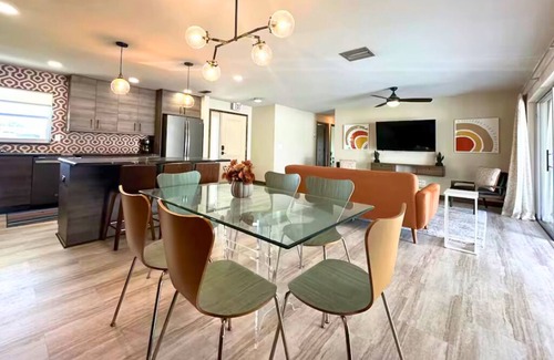 Caloosahatchee House | SUNNY OASIS:HEATED POOL AND SPA-SUNROOM-BBQ-3BEDROOM-NEAR BEACH/PARK/MUSEUM/SHOP