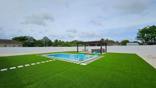 Homestead House | Sunny Oasis with private pool