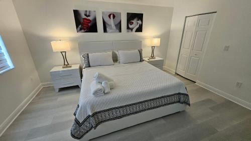 Homestead House | Sunny Oasis with private pool