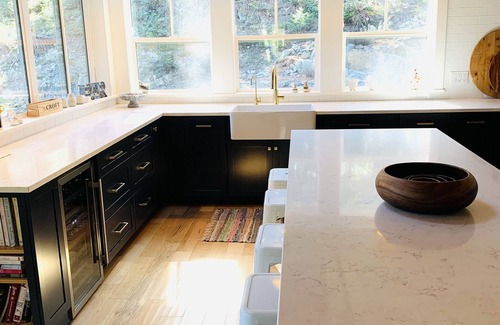 Quadra Island House | Sunny Ocean Front Beach House