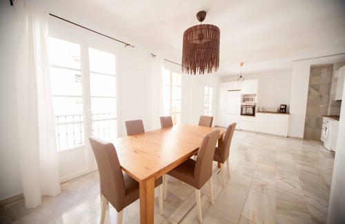 Centro Apartment | Sunny penthouse with terrace in historic center. Cathedral, Picasso, Park and beach