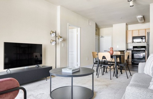 Los Angeles Apartment | Sunny Playa Vista 1BR w/Pool, W/D & Gym, nr beach, by Blueground