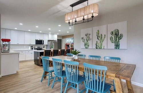 Tempe House | Sunny Poolside Getaway - Glow Golf/Hot Tub/Pool