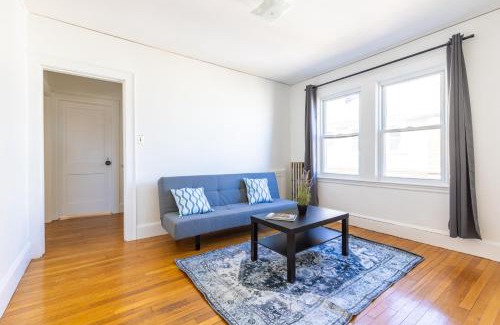 Oak Square House | Sunny Private Bedroom #B