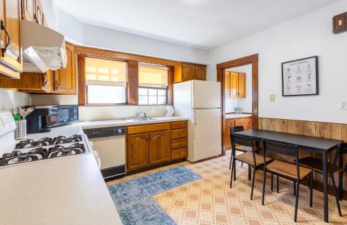 Oak Square House | Sunny Private Bedroom #B