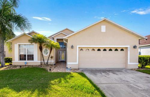 Crescent Lakes House | Sunny Private Pool with Nature View to Rear - Quiet Community - Nr Disney