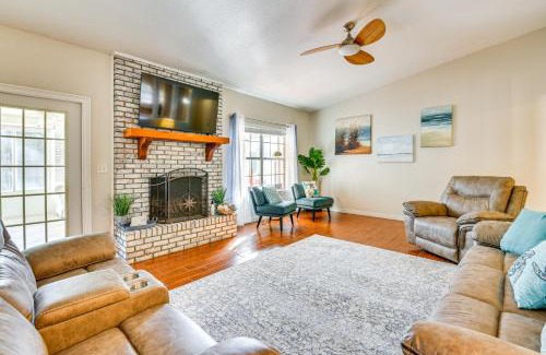 Wright House | Sunny Retreat with Hot Tub in Fort Walton Beach!