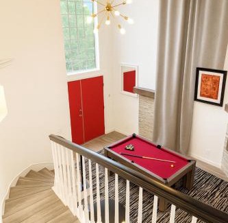 Sunset Park Apartment | Sunny Santa Monica House - Hot Tub, Game Room, BBQ, Projector