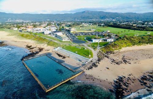 East Corrimal Apartment | Sunny Shores Escape - Breezy Days near Surf Beaches