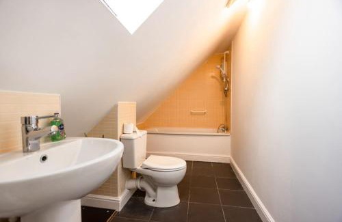 Easton Apartment | Sunny Side Flat 5 Contractors Long Stays