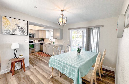 Walsingham House | Sunny Spacious 4BR Villa w Pool Comfort