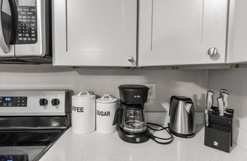 Walsingham House | Sunny Spacious 4BR Villa w Pool Comfort