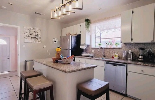 Alameda House | Sunny spacious home. Near beach, airport, downtown