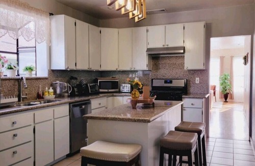 Alameda House | Sunny spacious home. Near beach, airport, downtown