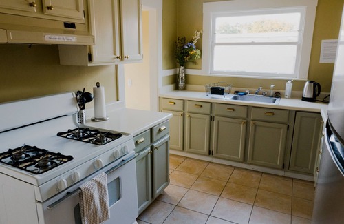 Piedmont House | Sunny Spacious House in Vibrant Berkeley/Oakland Rockridge