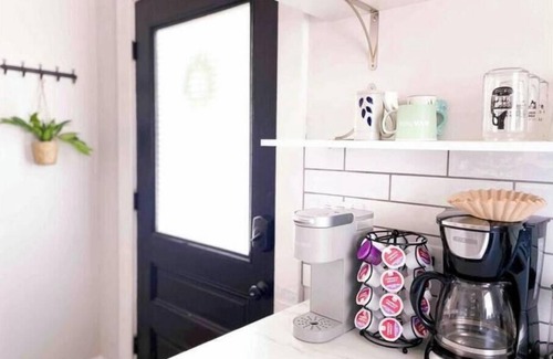 Mosby Apartment | Sunny, Spacious Suite Green & Shaded Backyard