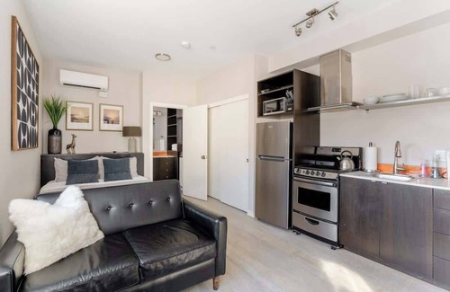 Belmont Apartment | Sunny Studio New Build AC + Fast WiFi