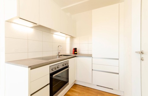 Weißgerber Apartment | Sunny & Stylish | 5★ Location, ♛ King Bed, Balcony