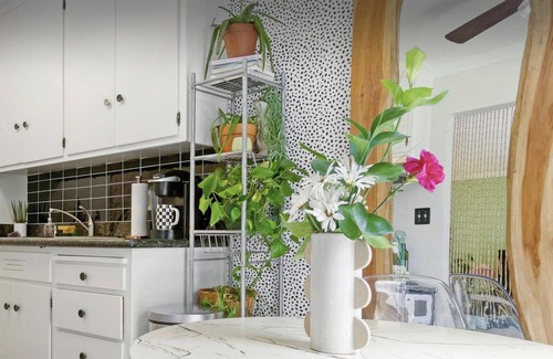 Oakland Condo | Sunny Stylish, Cozy King Condo near Lake & Downtown