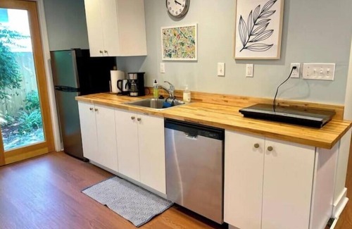 Takoma Park Apartment | Sunny Takoma Apt., Walk to Metro, Free Parking